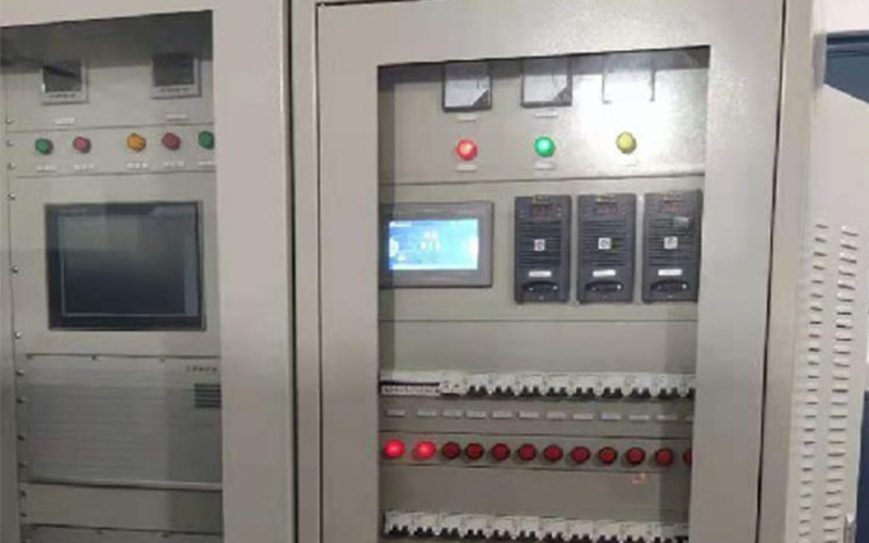 山東鋼鐵萊蕪分公司棒材廠中區(qū)水壓機高壓泵站直流屏，充饋電一體屏